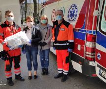 Zdjęcie - Otrzymali maseczki i kombinezony od radnych gminy Płużnica 